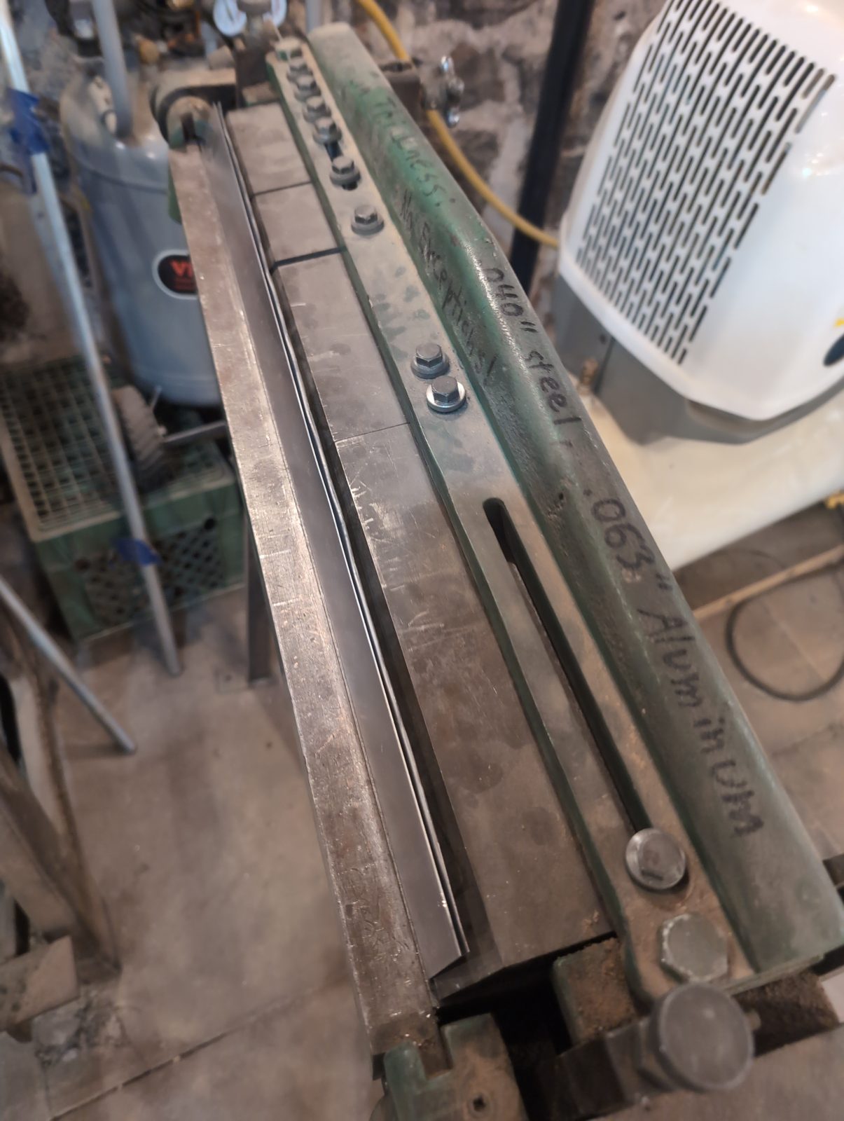 Fabricated radius shoe for metal brake
