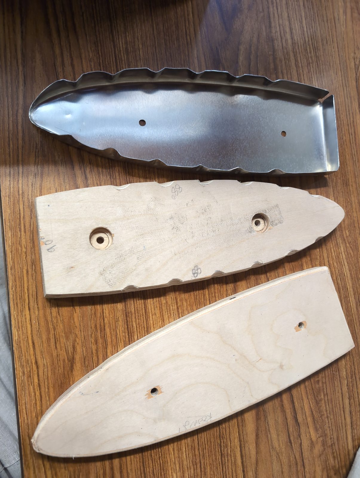 Shaped first curved rib