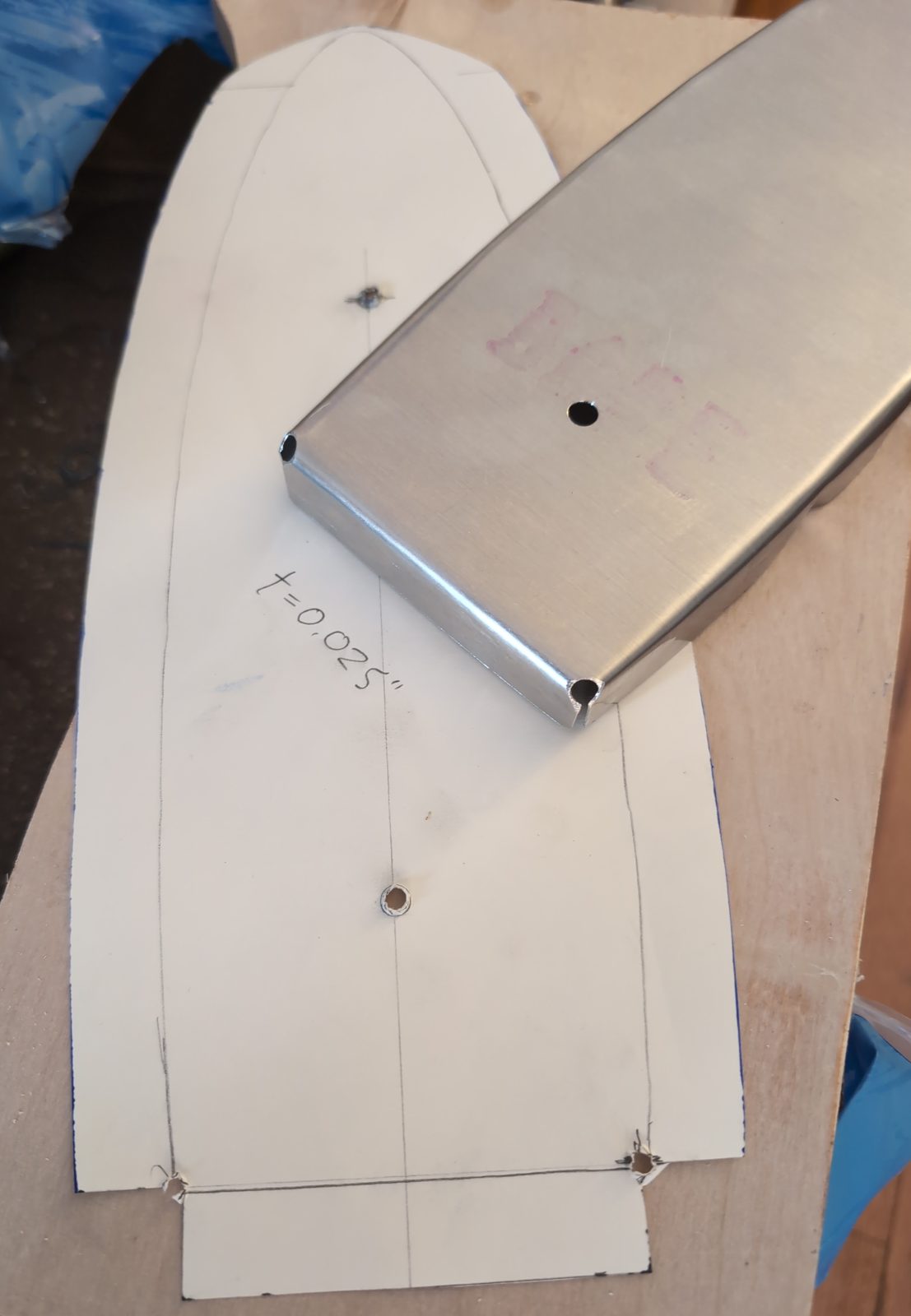 Shaped first curved rib