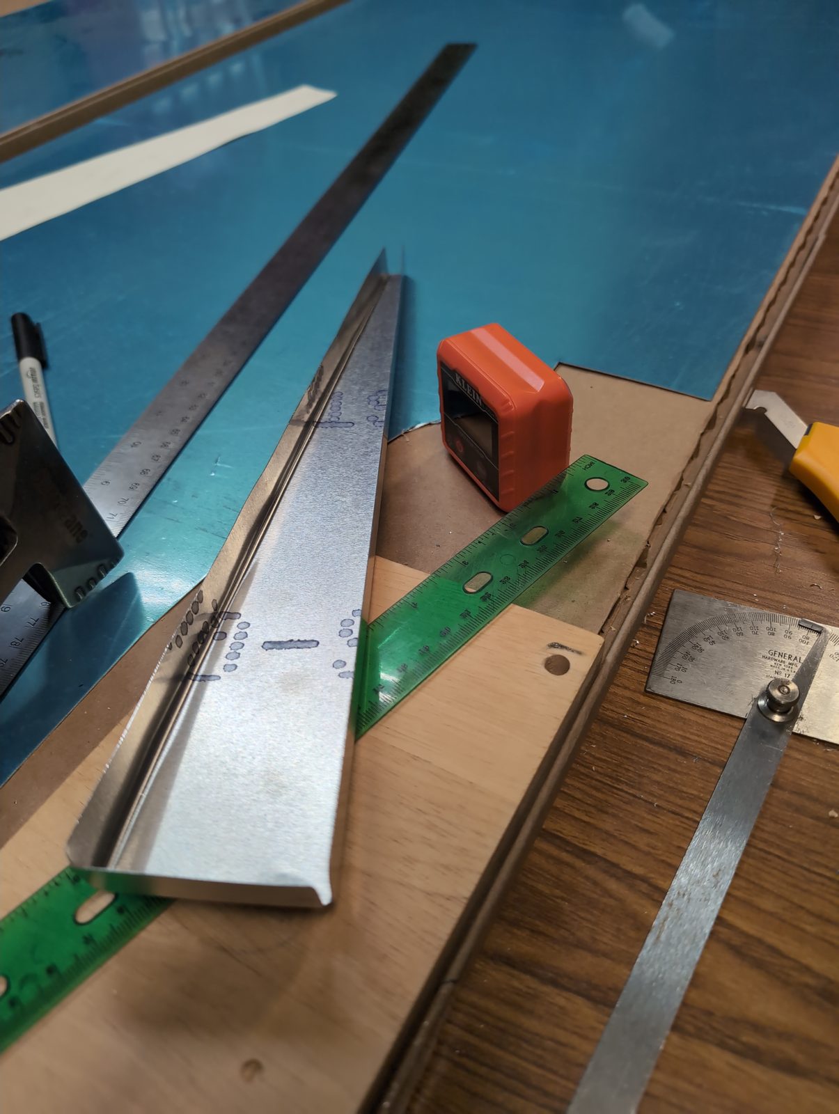 Formed two straight sided rudder ribs